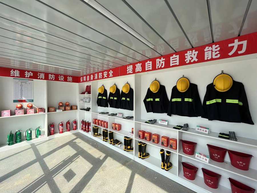 三分8號線項(xiàng)目部施工現(xiàn)場微型消防站內(nèi).jpg